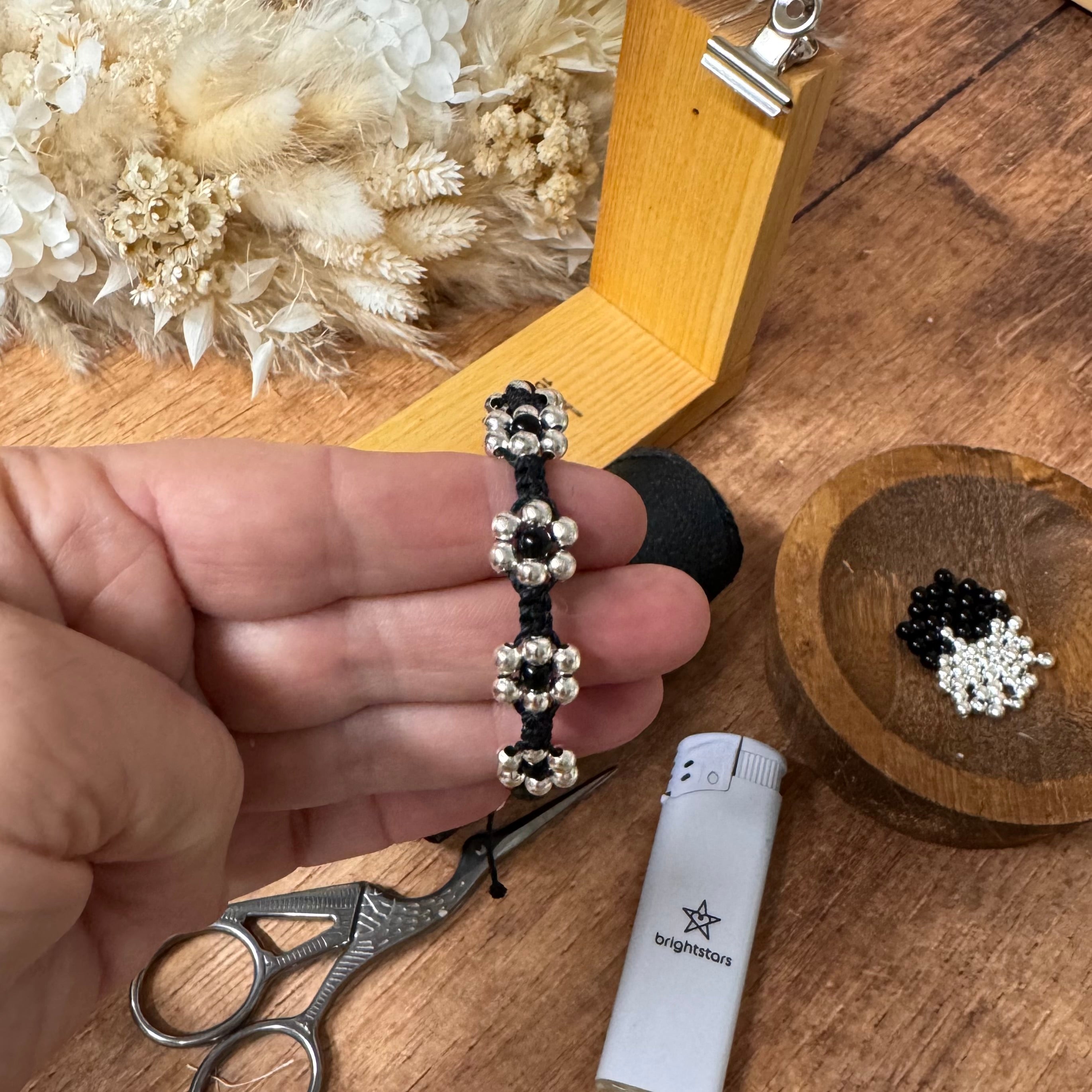 Inspiration Armband mit Perlenblüten