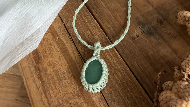 DIY Mikro Makramee Kette mit grünem Anventurin