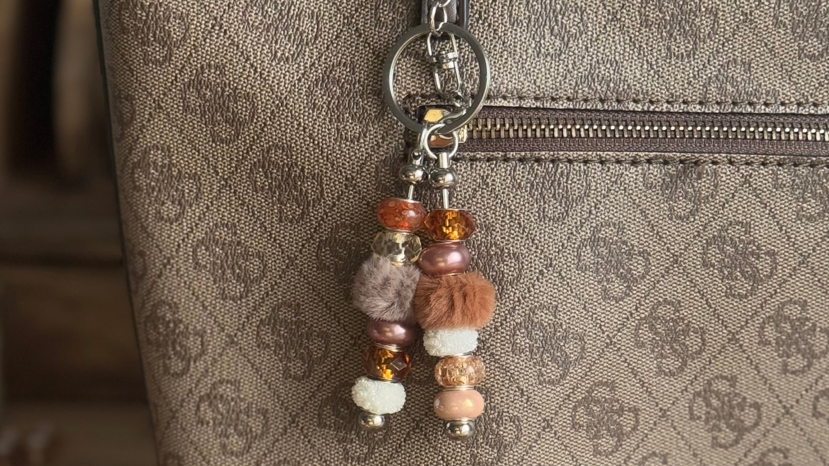 Schlüsselanhänger DIY mit Plüsch- und Acrylperlen