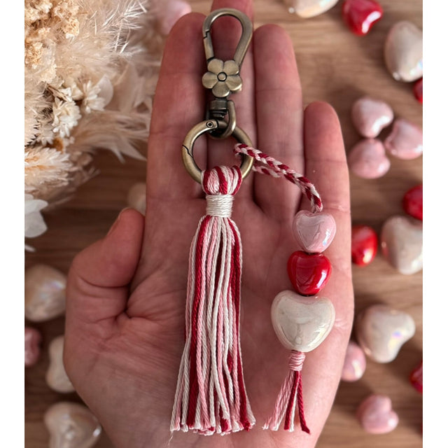 Zuckersüßer Schlüsselanhänger mit Keramikherzen mit Tassel
