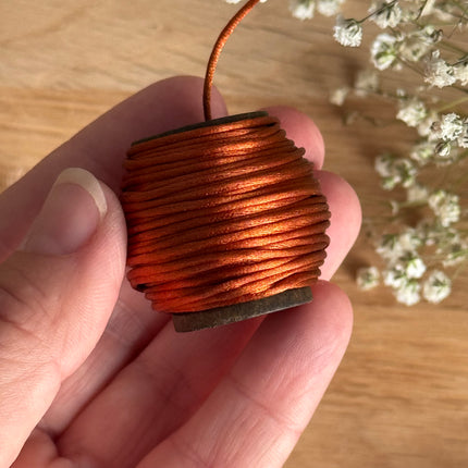 1 x Kupferfarbene Schmuck Kordel in Seidenoptik  | ø 1,2 mm x 10 m | Für Mikromakramee, Schmuck & DIY‘s