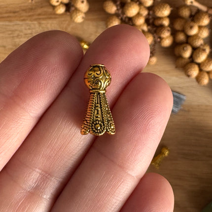 1 x Gold-plated tassel end cap, playful design, for DIY jewelry making.