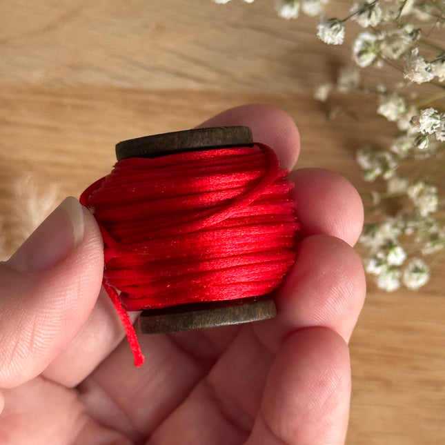 1 x Rote Schmuck Kordel in Seidenoptik  | ø 1,2 mm x 10 m | Für Mikromakramee, Schmuck & DIY‘s