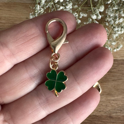 1 x Lucky Charm Four-Leaf Clover Pendant with Carabiner Hook – Green &amp; Gold