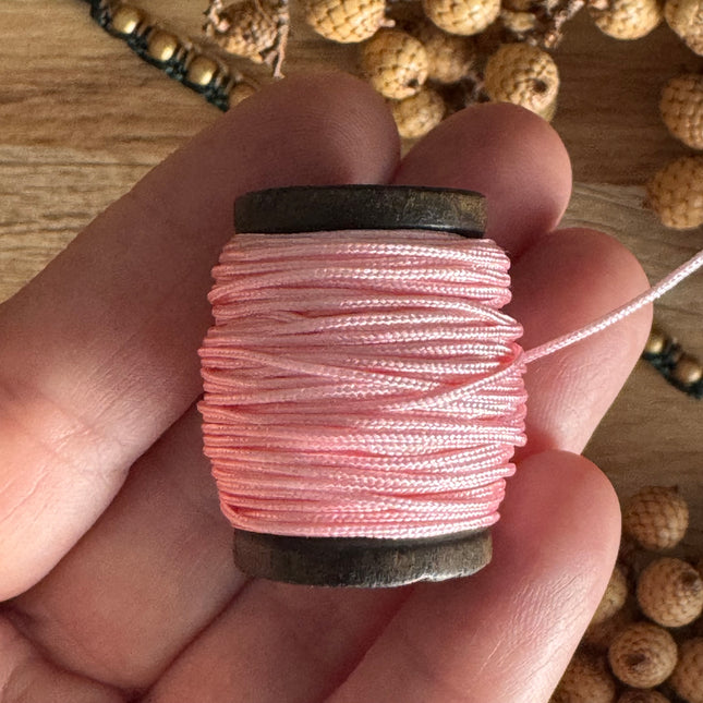 1 x 10 m Lachs (046) | Ungewachstes Polyestergarn 1 mm für Mikro Makramee | Schmuckherstellung DIY