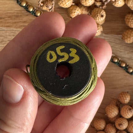 1 x 10 m Olivgrün (053) | Ungewachstes Polyestergarn 1 mm für Mikro Makramee | Schmuckherstellung DIY