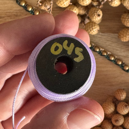 1 x 10 m Flieder (045) | Ungewachstes Polyestergarn 1 mm für Mikro Makramee | Schmuckherstellung DIY