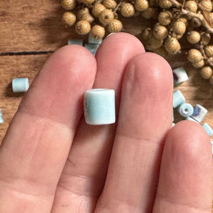 2 x hellblaue Keramik Rohrperlen handgefertigt | Für Mikromakramee, Schmuck & DIY‘s