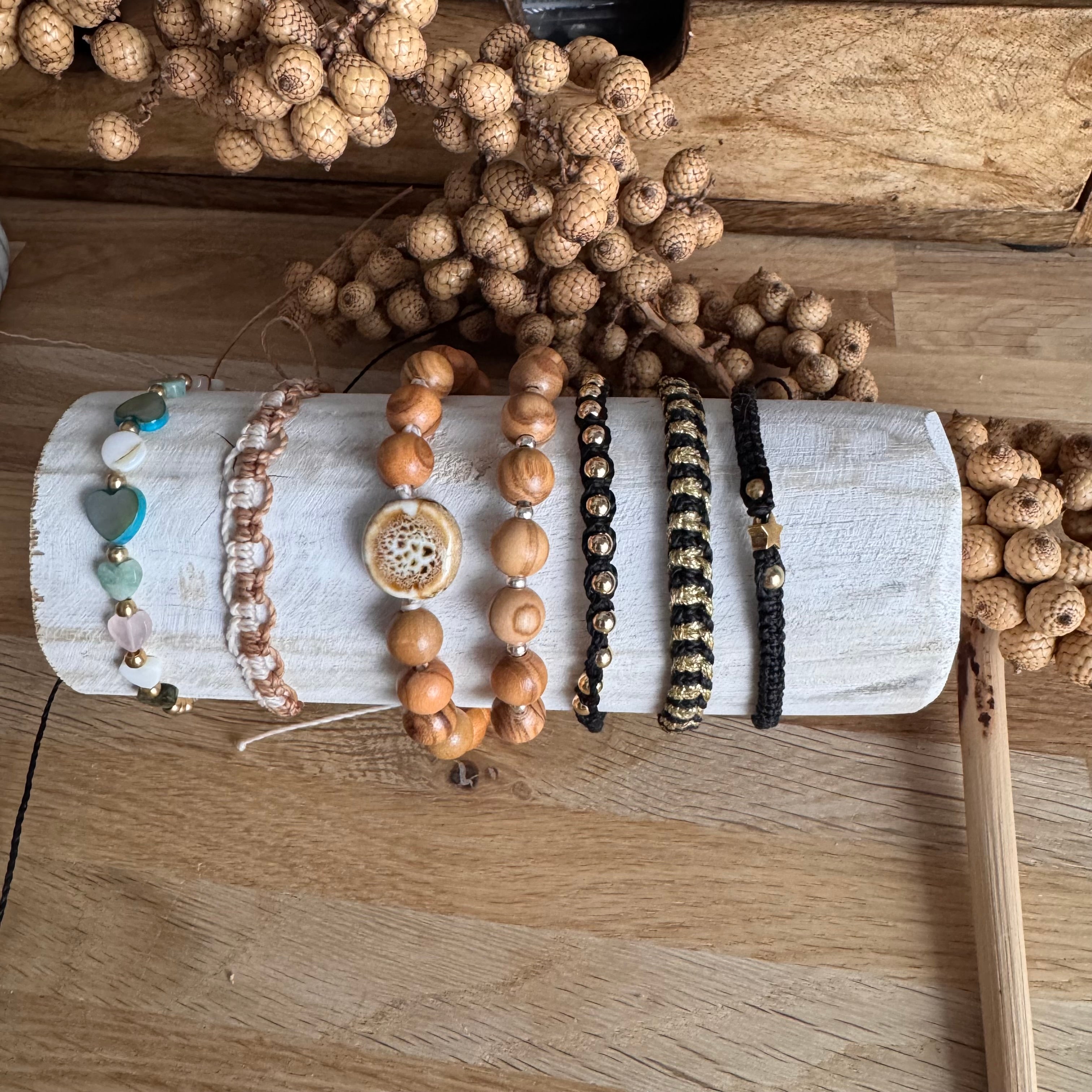 Schmuckhalter / Holzaussteller für Armbänder - Birke mit weißer Lasur