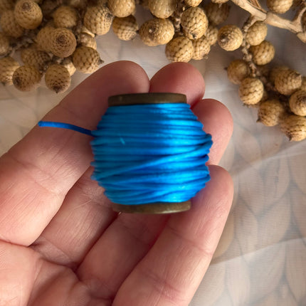1 x leuchtendes Türkis Schmuck Kordel in Seidenoptik  | ø 1,2 mm x 10 m | Für Mikromakramee, Schmuck & DIY‘s