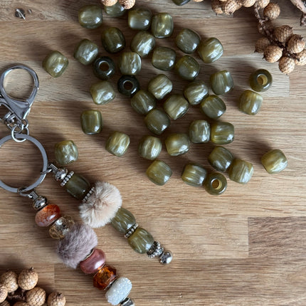 1 x Olivegrüne Harz Fassperle mit großem Loch für DIY Schlüssel- und Taschenanhänger