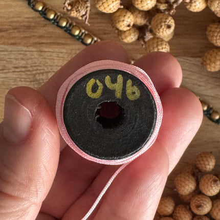 1 x 10 m Lachs (046) | Ungewachstes Polyestergarn 1 mm für Mikro Makramee | Schmuckherstellung DIY