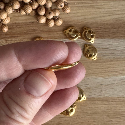 1 x Perle DQ SMILEY Zamak - 24K Gold |  ø 18 mm | Für Makramee, Schmuck & DIY‘s ä