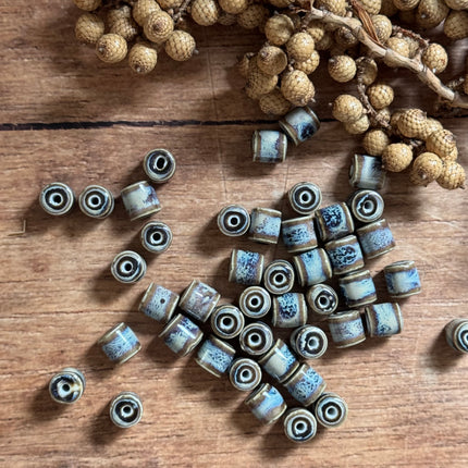 2 x braun blaue Keramik Rohrperlen handgefertigt | Für Mikromakramee, Schmuck & DIY‘s