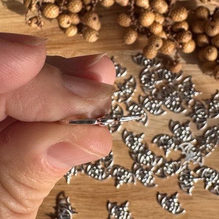 Fledermaus Anhänger Silber – DIY Schmuck & Halloween Zubehör