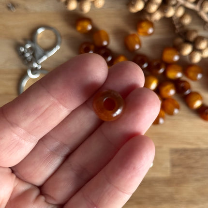 1 x Cognac Harz Fassperle mit großem Loch für DIY Schlüssel- und Taschenanhänger