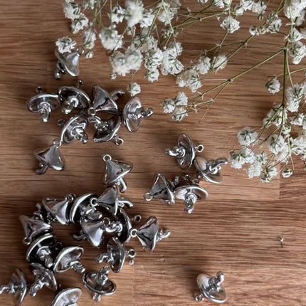 1 x Pilzanhänger Silber | 15 x 10 mm | Für Mikromakramee, Schmuck & DIY‘s