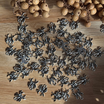 Spinnen Anhänger silber – DIY Schmuck & Halloween Schmuckzubehör