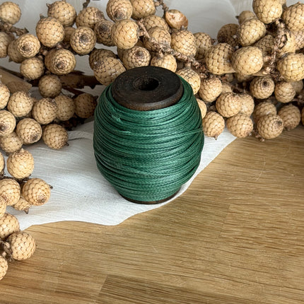 Forest - Dunkelgrün (CT09) |  geflochtenes & gewachstes  Polyestergarn 1 mm | CT Point®| Mikromakramee Schmuckgarn (Kopie)