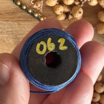 1 x 10 m Dunkelblau (062) | Ungewachstes Polyestergarn 1 mm für Mikro Makramee | Schmuckherstellung DIY