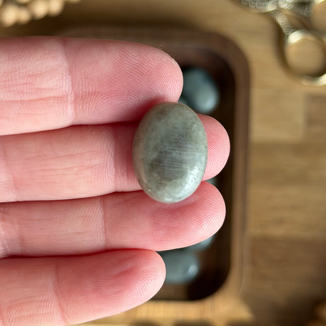 1 x Cabochon Labradorit 2 x 1,4 cm |  Makramee, Mikromakramee & DIY Schmuck