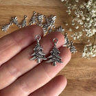 2 x Weihnachtsbaum Anhänger | in Silber | Für Mikromakramee, Schmuck & DIY‘s