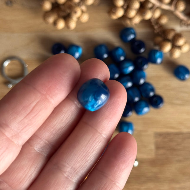 1 x Blaue Harz Fassperle mit großem Loch für DIY Schlüssel- und Taschenanhänger