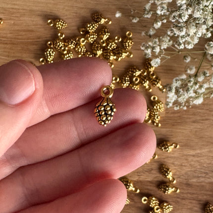 5 x Tannentapfen Anhänger Antik Gold für DIY Schmuckherstellung - 11 x 5 mm