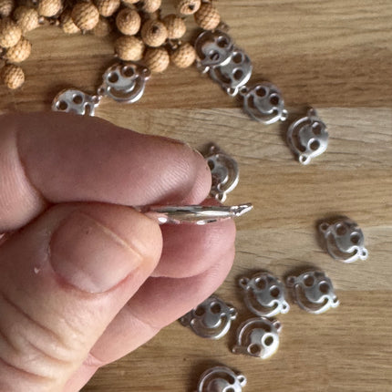 1 x Perle DQ SMILEY Zamak versilbert |  ø 18 mm | Für Makramee, Schmuck & DIY‘s