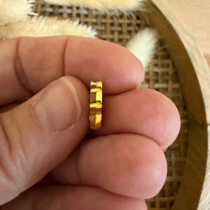1 x Fatimahand-Perle | Zinklegierung | in Gold | 12 x 8 mm | Für Mikromakramee, Schmuck & DIY‘s