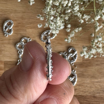 1 x Pretzel Charm | Silver | 20 x 13 mm | For Micromacrame, Jewelry &amp; DIYs