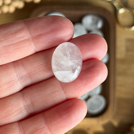 1 x Cabochon - weißer Quarz -  2 x 1,4 cm |  Makramee, Mikromakramee & DIY Schmuck