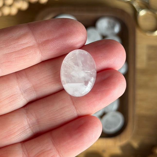 1 x Cabochon - weißer Quarz -  2 x 1,4 cm |  Makramee, Mikromakramee & DIY Schmuck