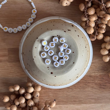 Weiß Gold Acryl Buchstabenperlen für personalisierte DIY- und Makramee-Projekte