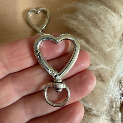 1 x Herz Karabiner Silber - für DIY Schlüssel- und Taschenanhänger Makramee