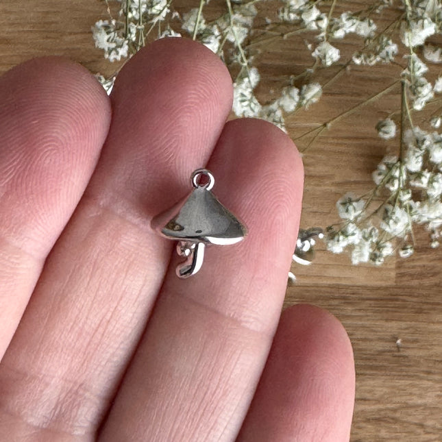 1 x Pilzanhänger Silber | 15 x 10 mm | Für Mikromakramee, Schmuck & DIY‘s