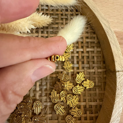 1 x Fatimahand-Perle | Zinklegierung | in Gold | 12 x 8 mm | Für Mikromakramee, Schmuck & DIY‘s