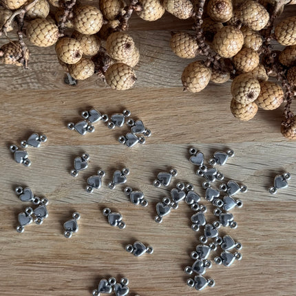 1 x Silver Heart Connector – for romantic DIY jewelry ideas