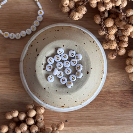 Weiß Gold Acryl Buchstabenperlen für personalisierte DIY- und Makramee-Projekte