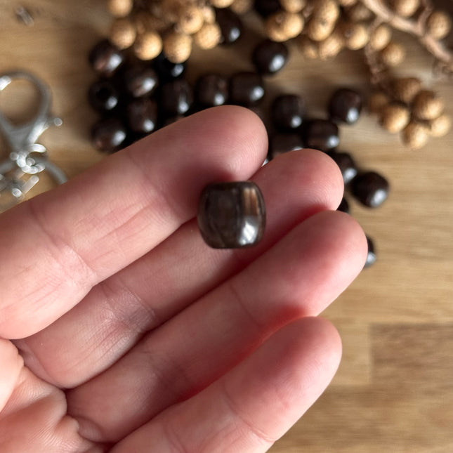 1 x Dunkelbraun Harz Fassperle mit großem Loch für DIY Schlüssel- und Taschenanhänger