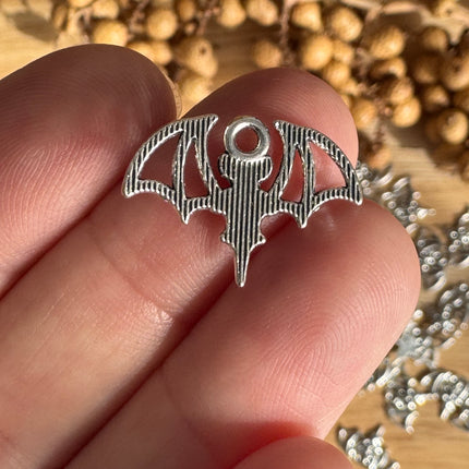 Fledermaus Anhänger Silber – DIY Schmuck & Halloween Zubehör