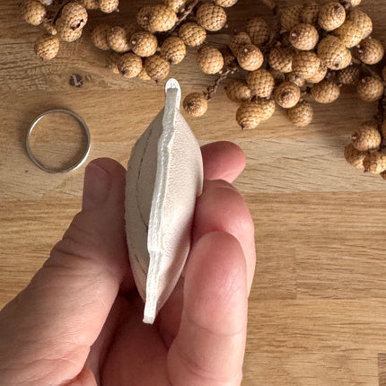 1 x  Schlüssel- und Taschenanhänger Muschel Ivory Weiß