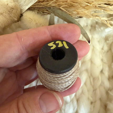 Vanilla (531) | Linhasita® waxed polyester thread 0.75 mm &amp; 1 mm | Various lengths | For jewelry