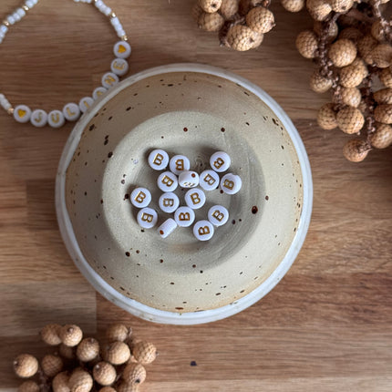 Weiß Gold Acryl Buchstabenperlen für personalisierte DIY- und Makramee-Projekte