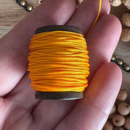 1 x 10 m Sonnengelb (047) | Ungewachstes Polyestergarn 1 mm für Mikro Makramee | Schmuckherstellung DIY