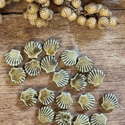 1 x Hellbraun Handgefertigte Muschelperle aus Keramik | Für Mikromakramee, Schmuck & DIY‘s