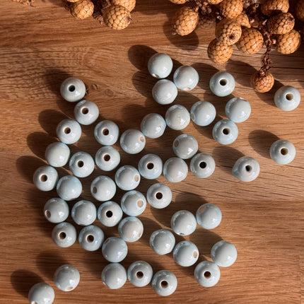 5 x runde Perlen aus Keramik | in Eisblau | Für Mikromakramee, Schmuck & DIY‘s