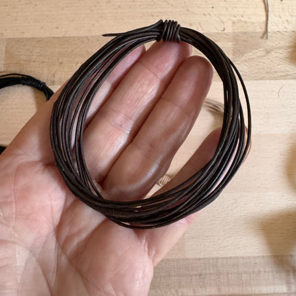 Leather cords for crafting and jewelry making (3m x 1mm)
