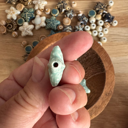 1 x Seesternperle aus Keramik | in Hellem Türkis | Für Mikromakramee, Schmuck & DIY‘s