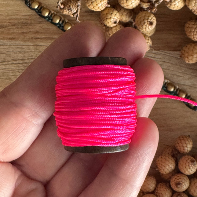 1 x 10 m Neon Pink (044) | Ungewachstes Polyestergarn 1 mm für Mikro Makramee | Schmuckherstellung DIY